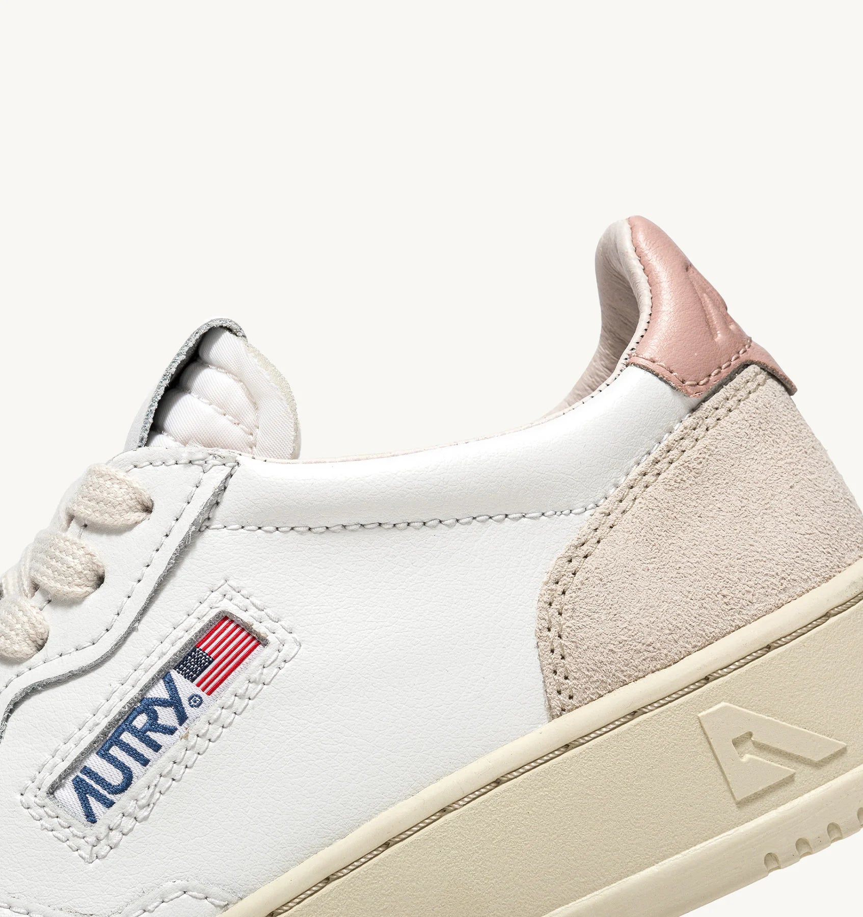 AUTRY MEDALIST LOW SNEAKERS IN WHITE AND POWDER LEATHER AND BEIGE SUEDE