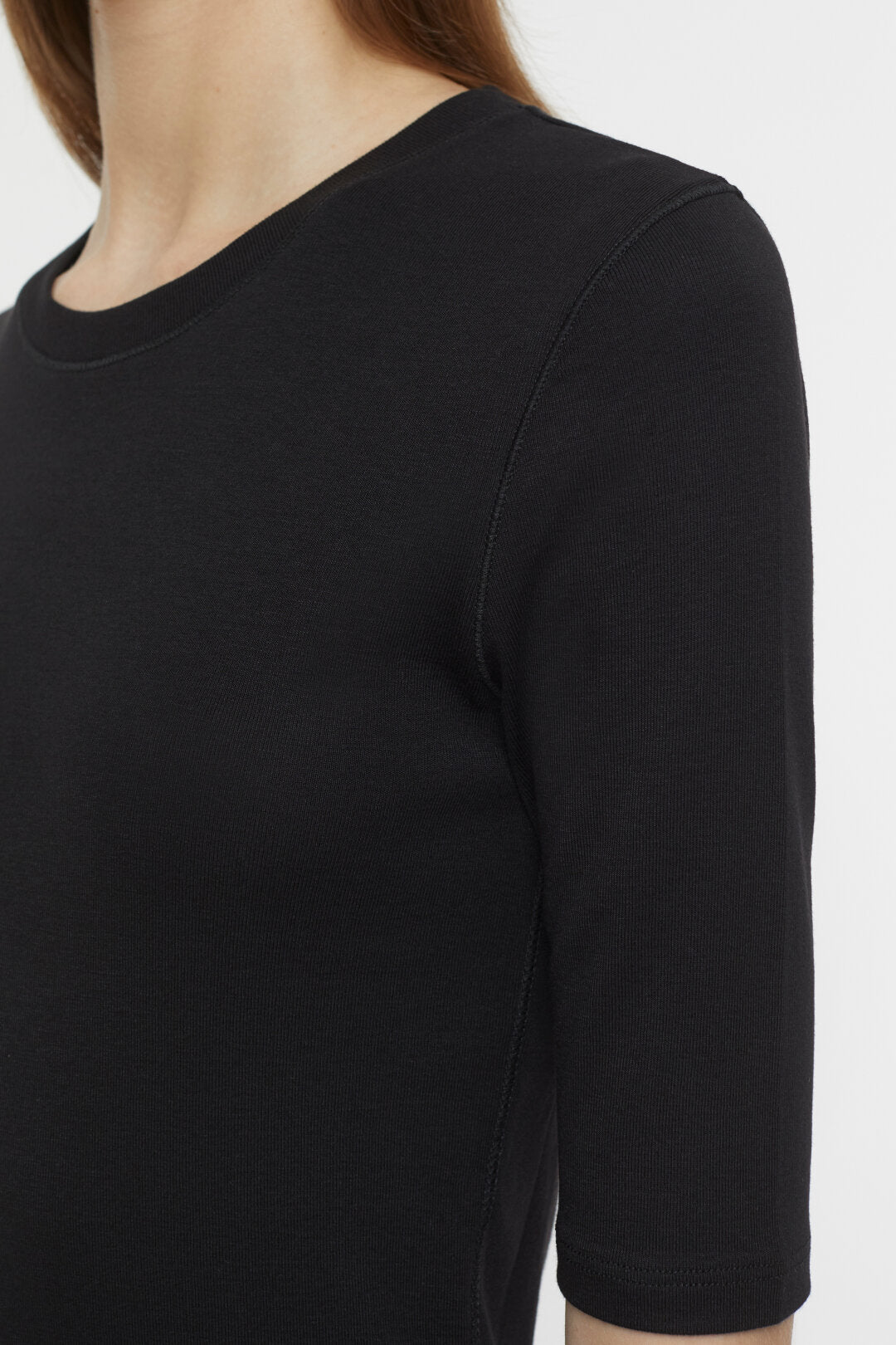 Closed Crewneck Shortsleeve Cotton and Modal T-shirt Black - Den Lille Ida - Closed