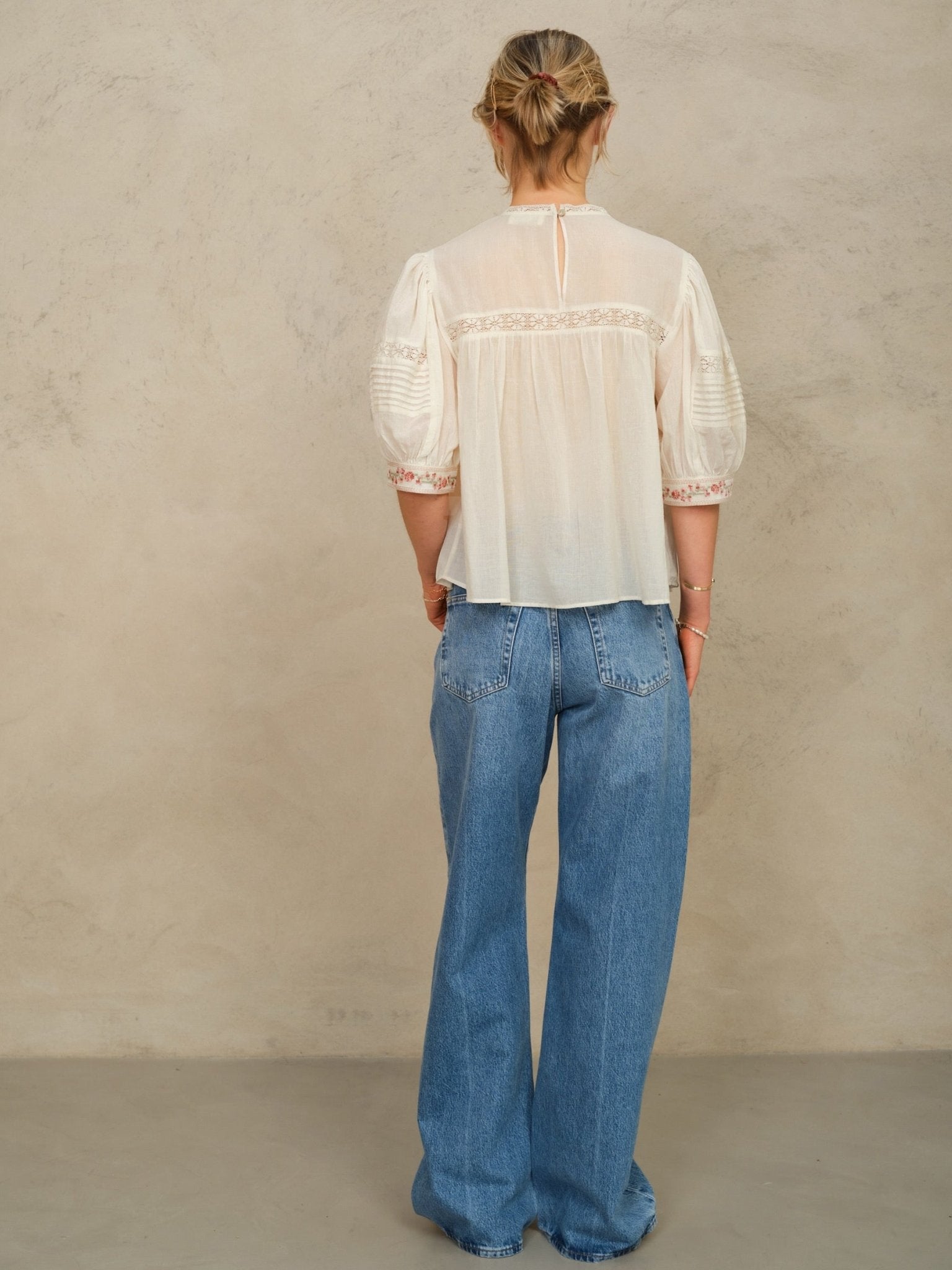 M.A.B.E Fleur Emb Top S7S Ecru/Multi - Den Lille Ida - M.A.B.E