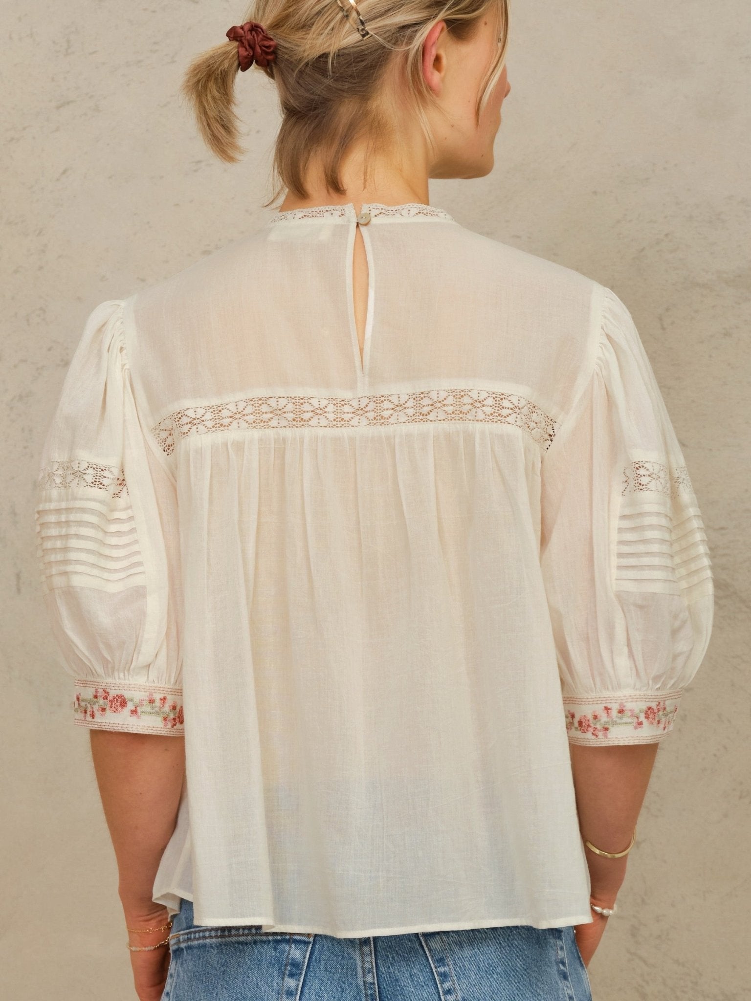 M.A.B.E Fleur Emb Top S7S Ecru/Multi - Den Lille Ida - M.A.B.E