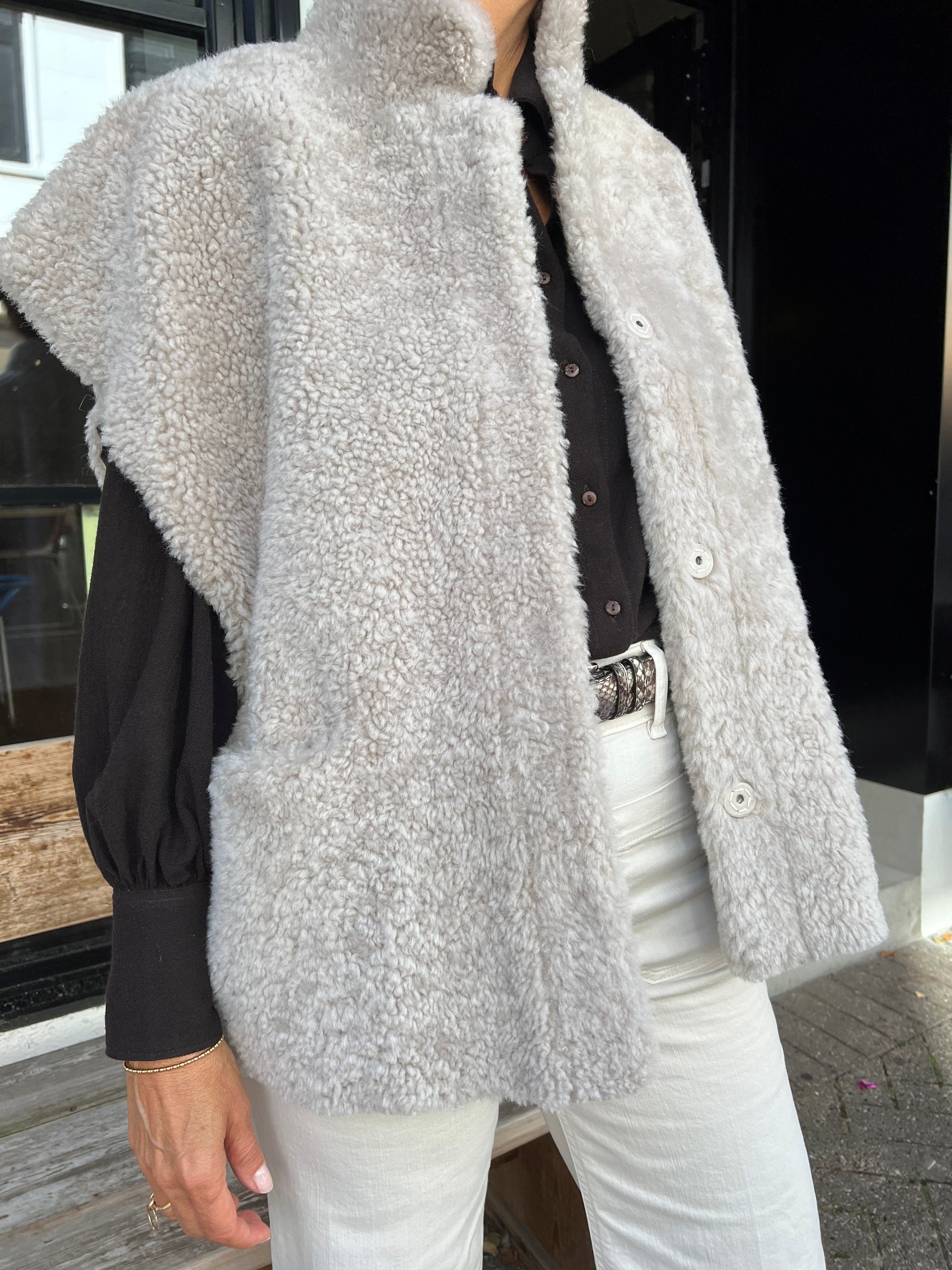 Benedikte Utzon Kate Vest Chateck Grey