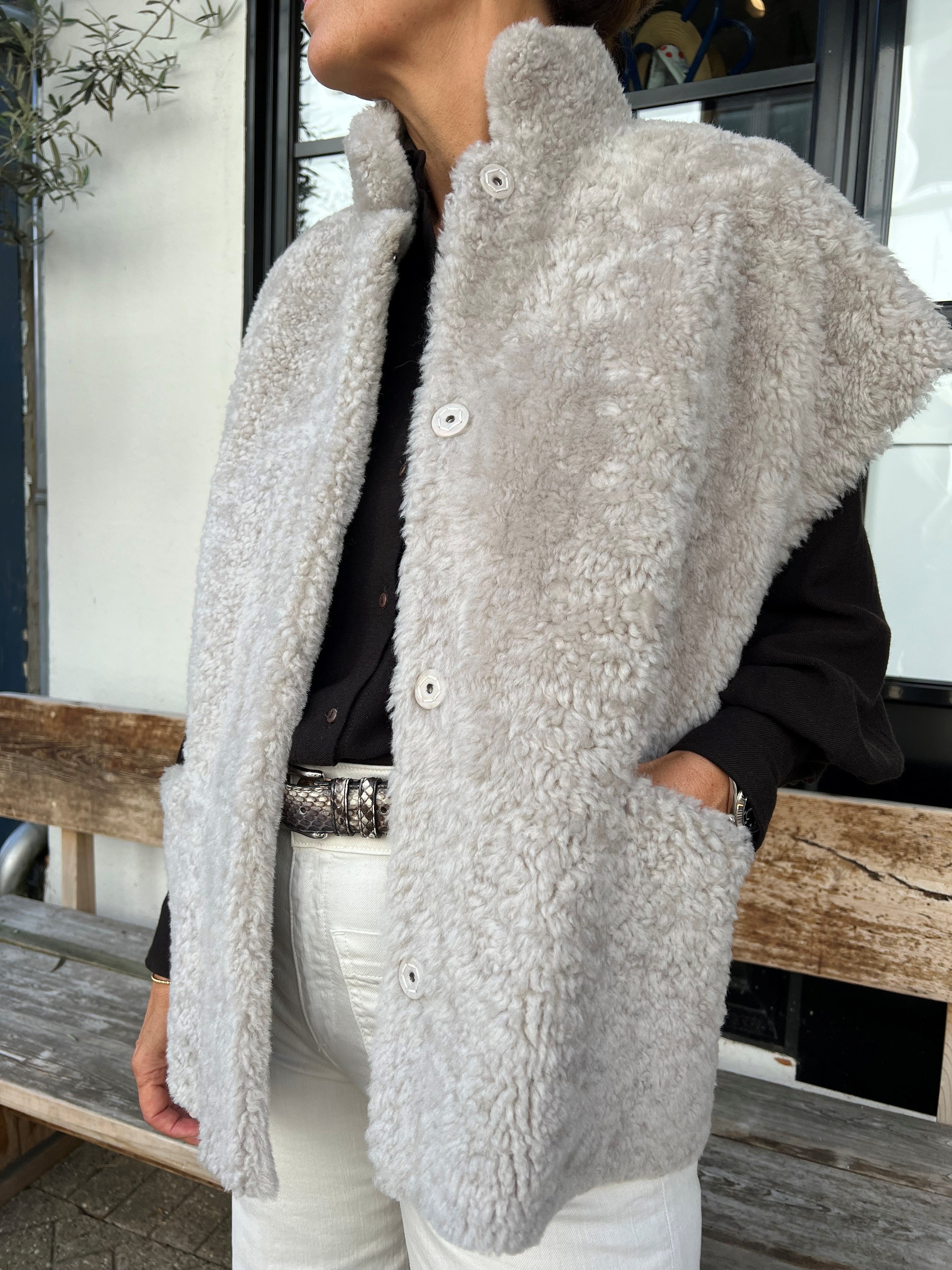 Benedikte Utzon Kate Vest Chateck Grey
