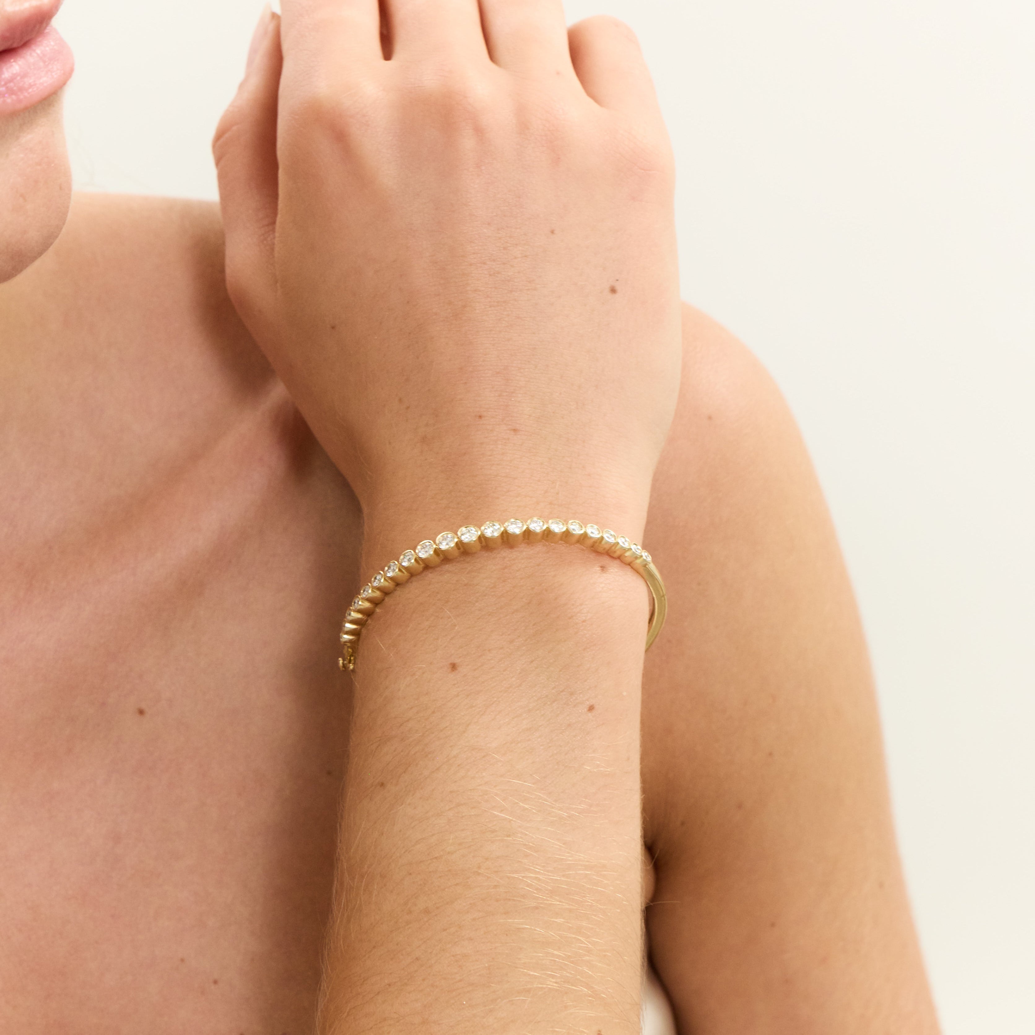 Le Soonar Bezel Bangle