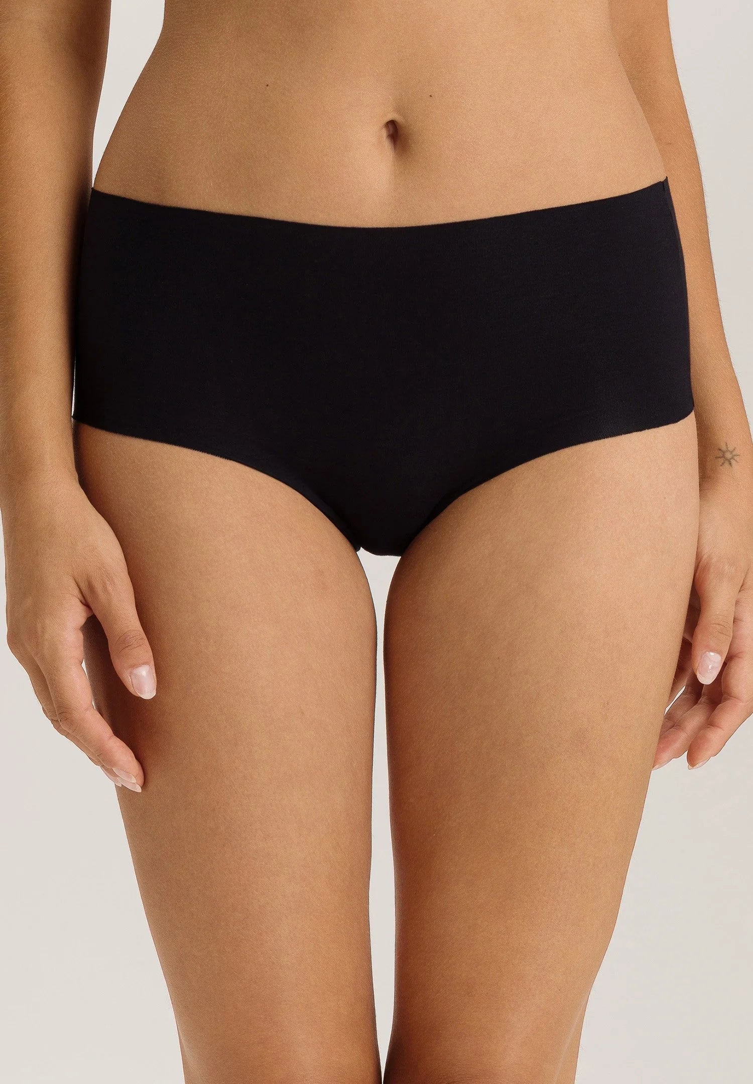 Hanro Maxi Briefs Invisible Cotton Black