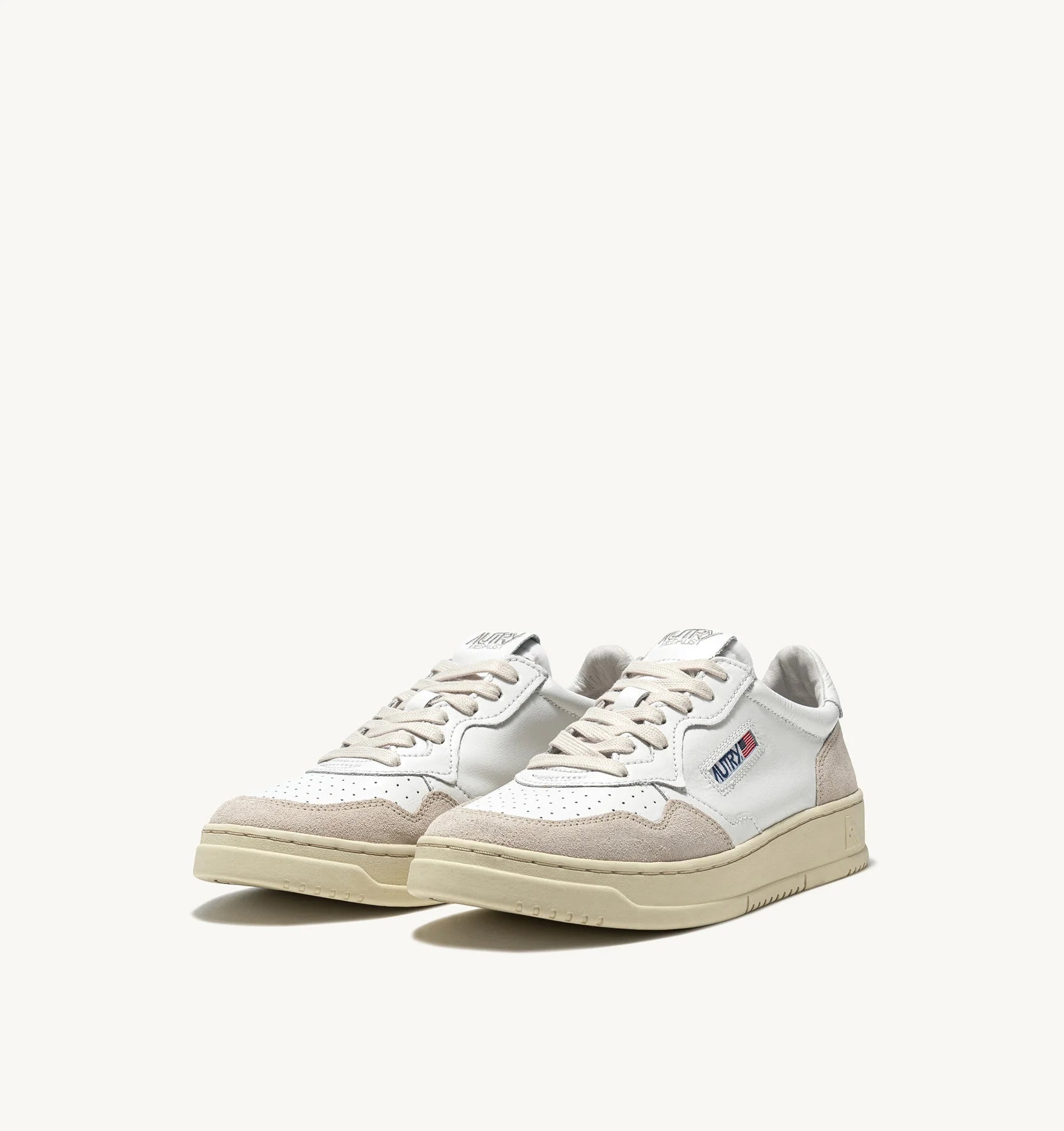 AUTRY MEDALIST LOW SNEAKERS IN WHITE LEATHER AND BEIGE SUEDE