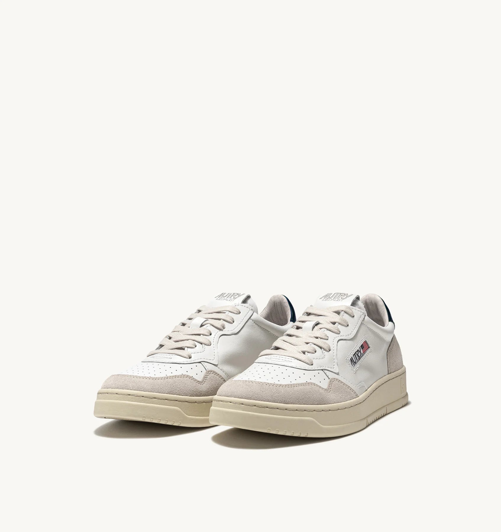 Autry Medalist Low Sneakers in Suede and Leather White and Navy - Den Lille Ida - Autry