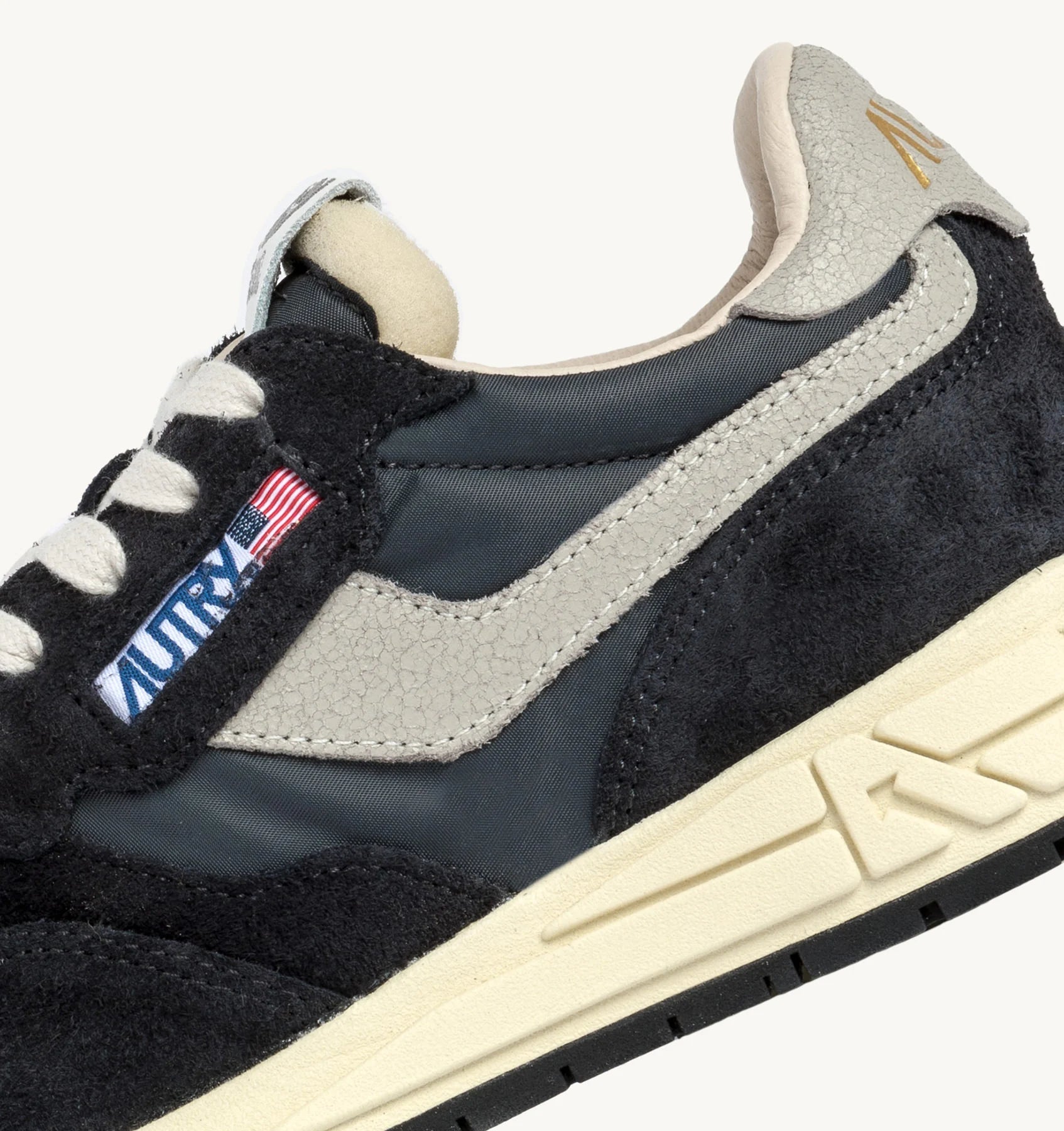 Autry Reelwind Low Sneakers in Black Nylon and Suede - Den Lille Ida