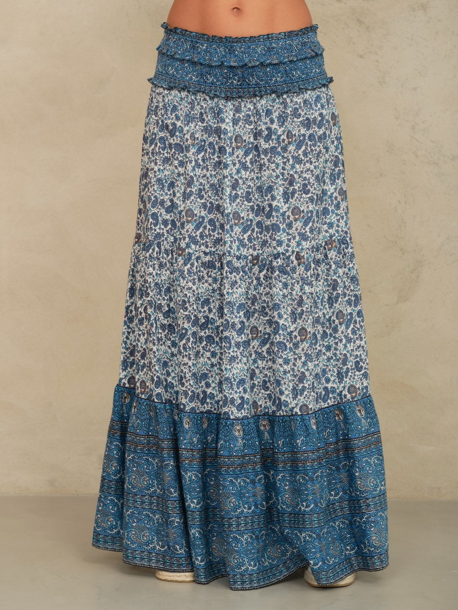 M.A.B.E Esti Print Maxi Skirt Blue - Den Lille Ida - M.A.B.E